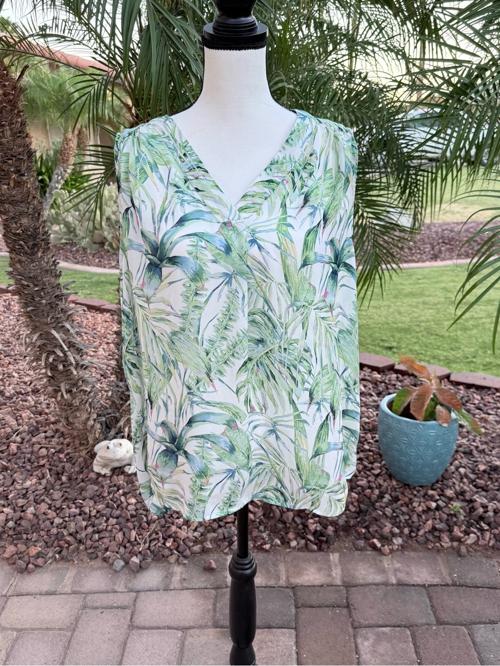 Carolina Belle Tropical Green Leaf V-Neck Sleeveless Blouse - Size XL